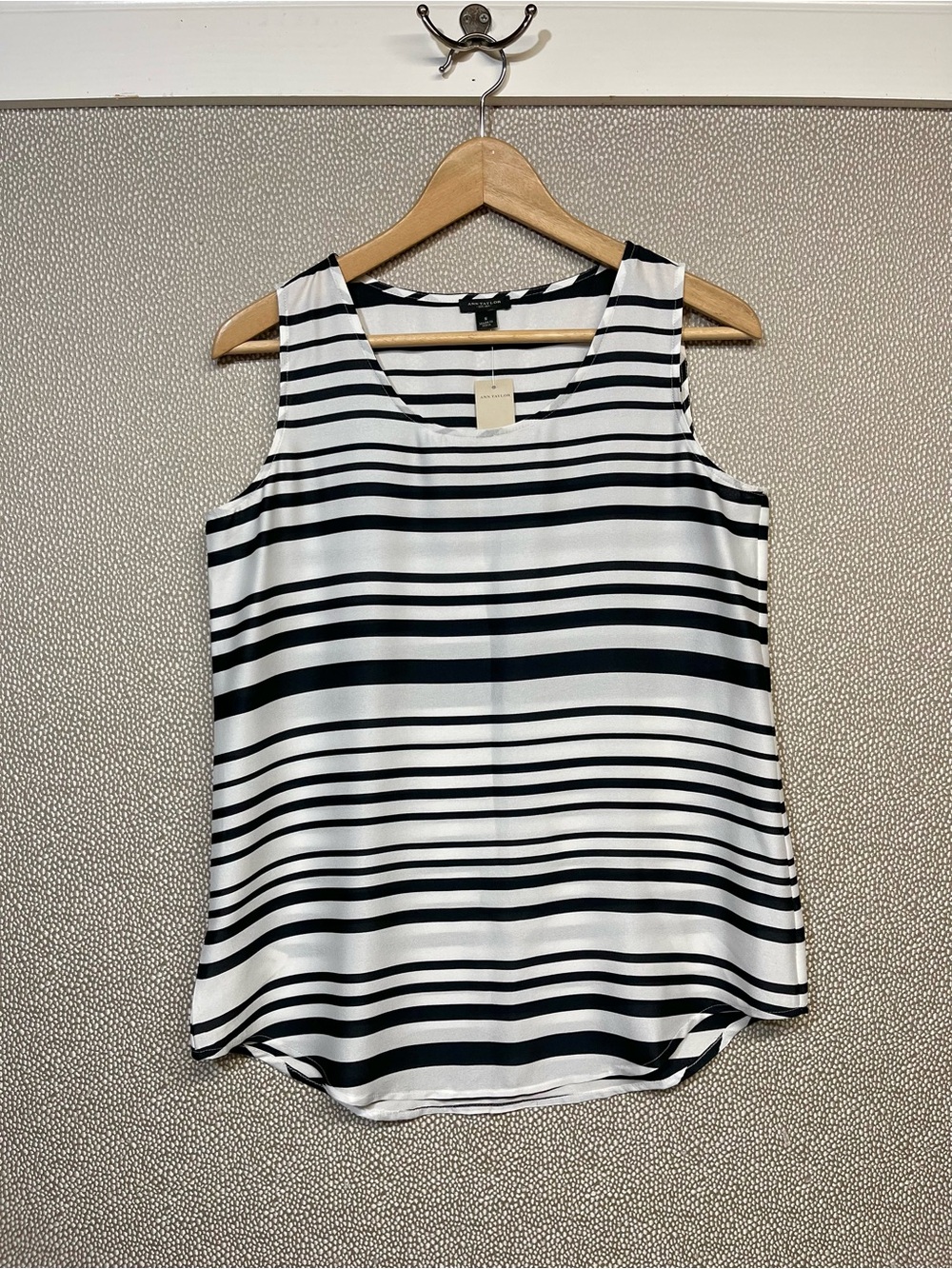 🆕 S Ann Taylor Striped Sleeveless Tank Top - Black & White